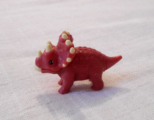 Dětská figurka - Triceratops Kinder Natoons VC099 - 5 cm