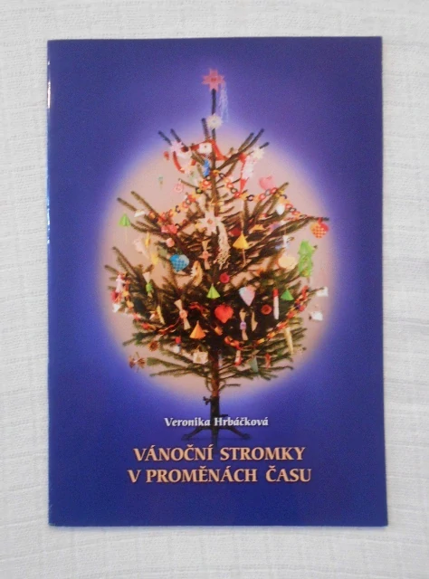 Veronika Hrbáčková - Vánoční stromky v proměnách času - 2004