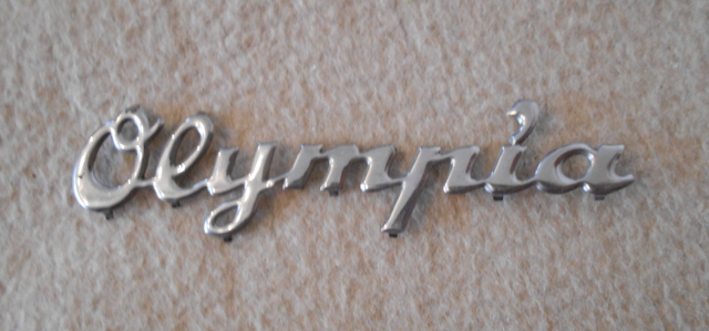 OLYMPIA plechový plastický nápis 11 cm - POUŽITÉ