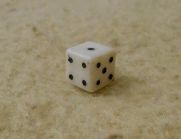 Hrací kostka bílá plastová - 10 mm