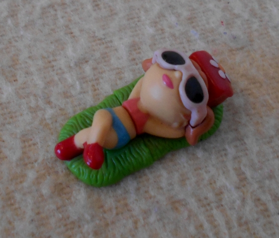 Dětská figurka - Dívka na paloučku - Kinder Surprise - 4,5 cm