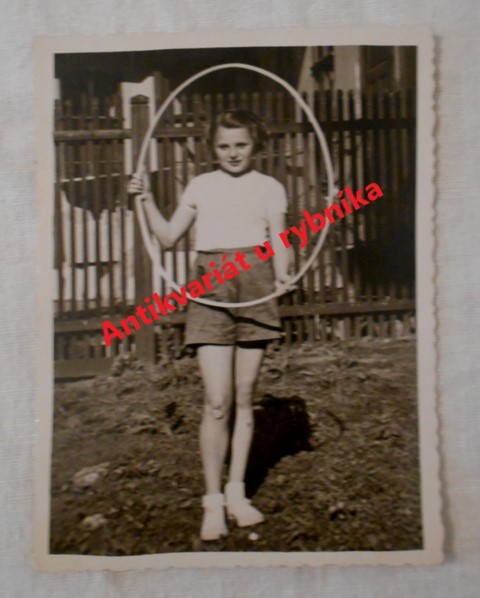Dobová fotografie Cvičenka s kruhem - 1938