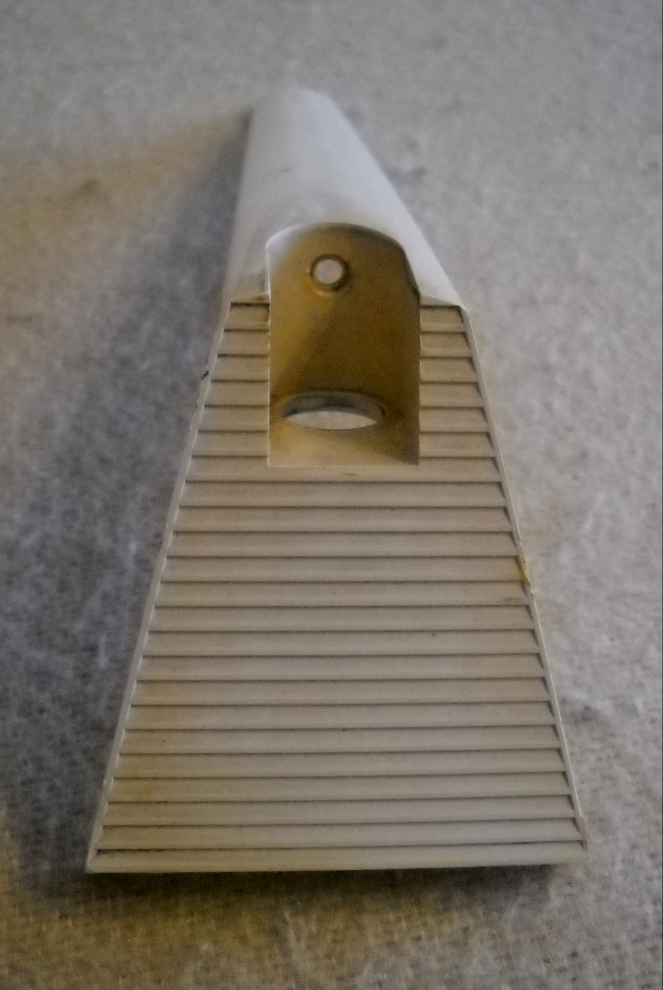 Žehlička Eta 241 opláštění hřbetu plastové bílé - POUŽITÝ