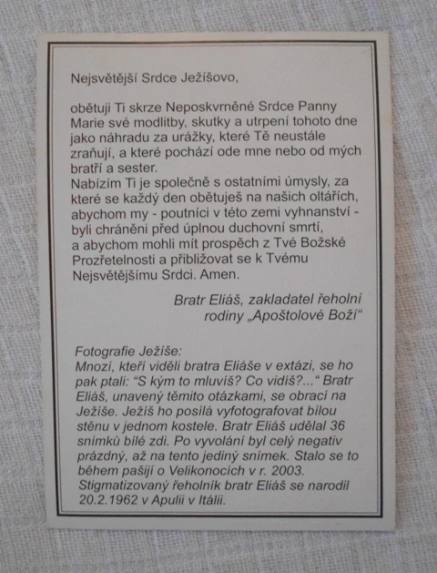 Svatý obrázek Ježíš před bílou zdí - fotografie bratra Eliáše