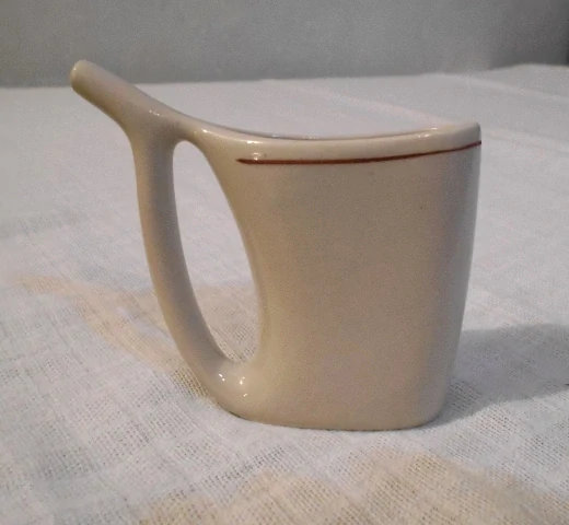 Lázeňský kalíšek Karlovy Vary Jelení skok - 9 x 10 x 3 cm glazovaný s násoskou