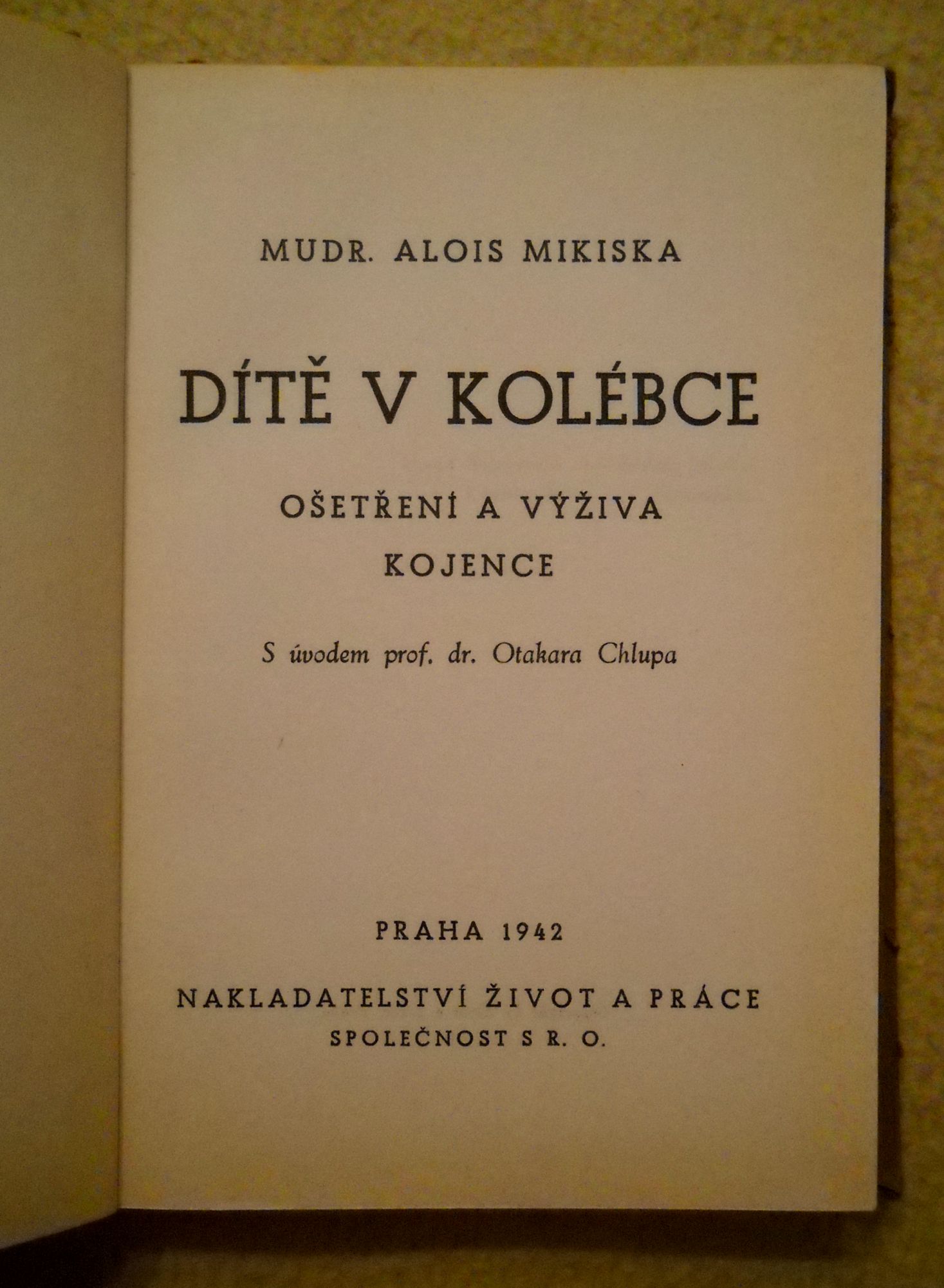 MUDr. Alois Mikiska - Dítě v kolébce - Praha 1942