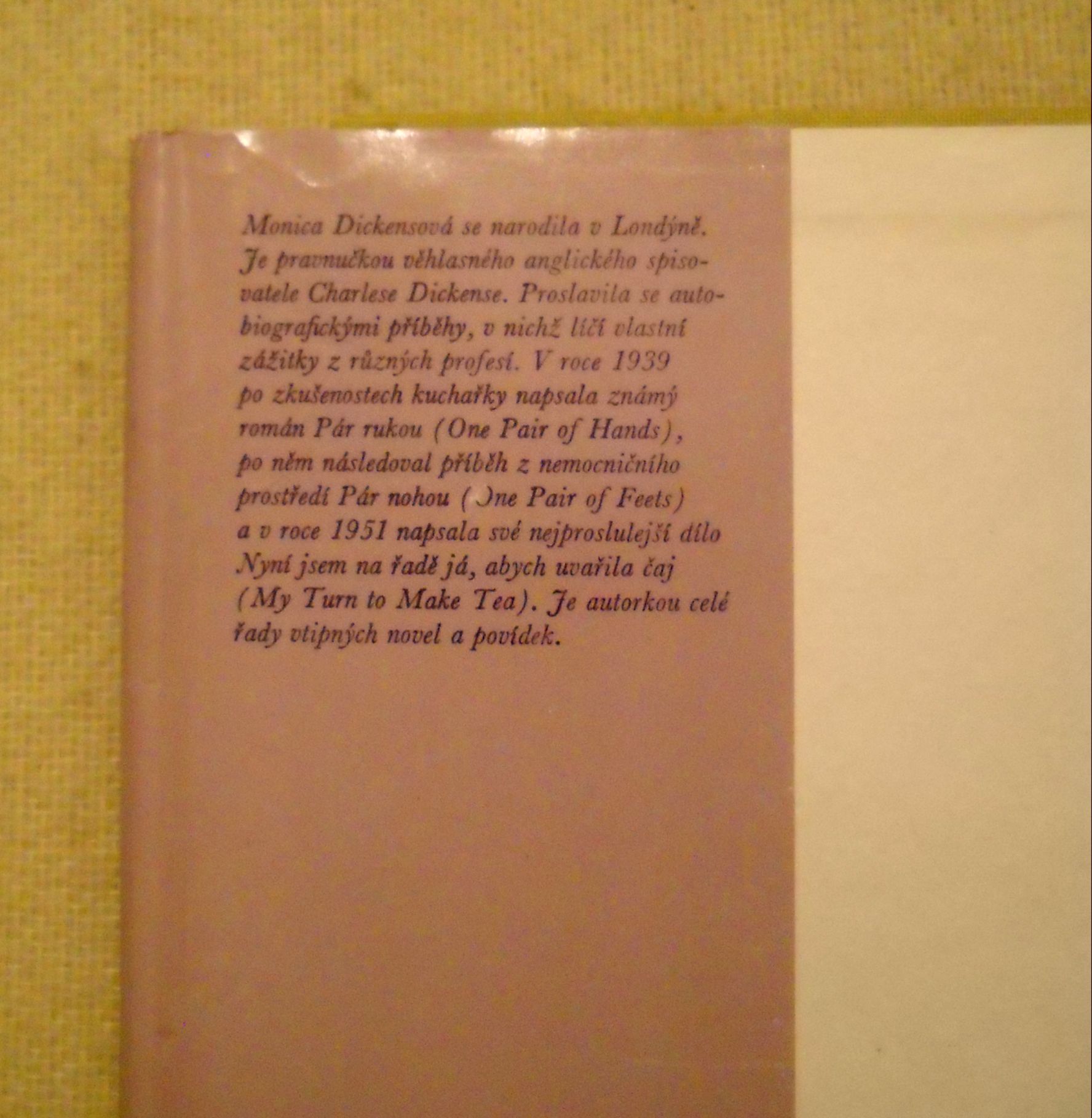 Monica Dickensová - Pár nohou - 1981