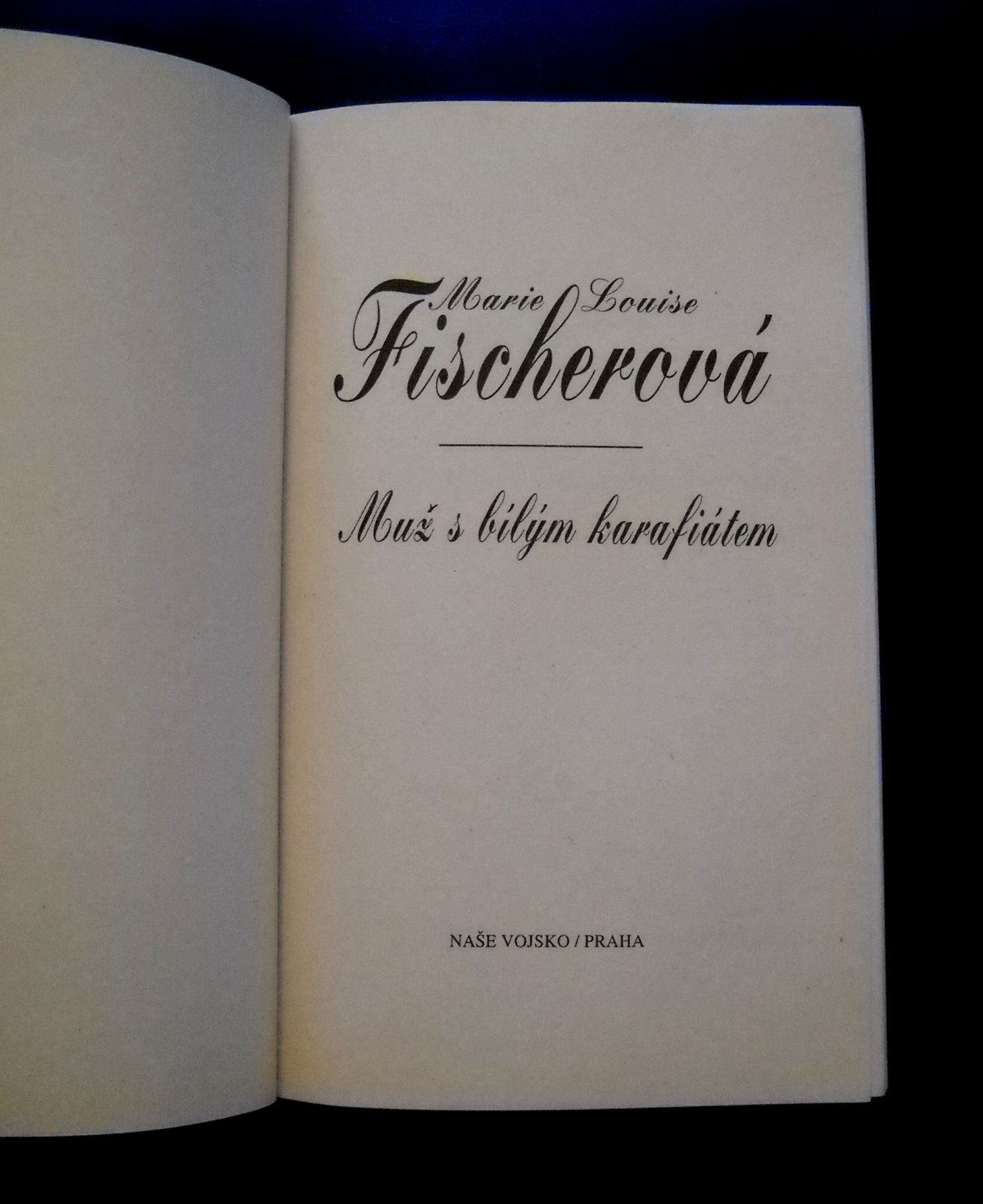 Marie Louise Fischerová - Muž s bílým karafiátem - 1995