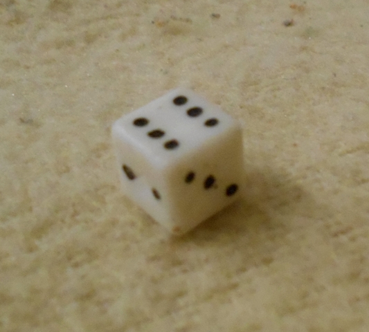 Hrací kostka bílá plastová - 10 mm
