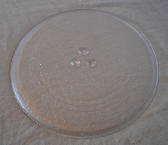 Talíř do mikrovlnné trouby - průměr 25,5 cm hnaný bez výstupků - POUŽITÝ