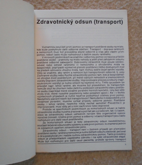 Co má umět každý občan - Zdravotnický odsun a polohování raněných I. - 1977
