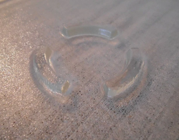 Talíř do mikrovlnné trouby - průměr 32,5 cm nehnaný s výstupky - POUŽITÝ