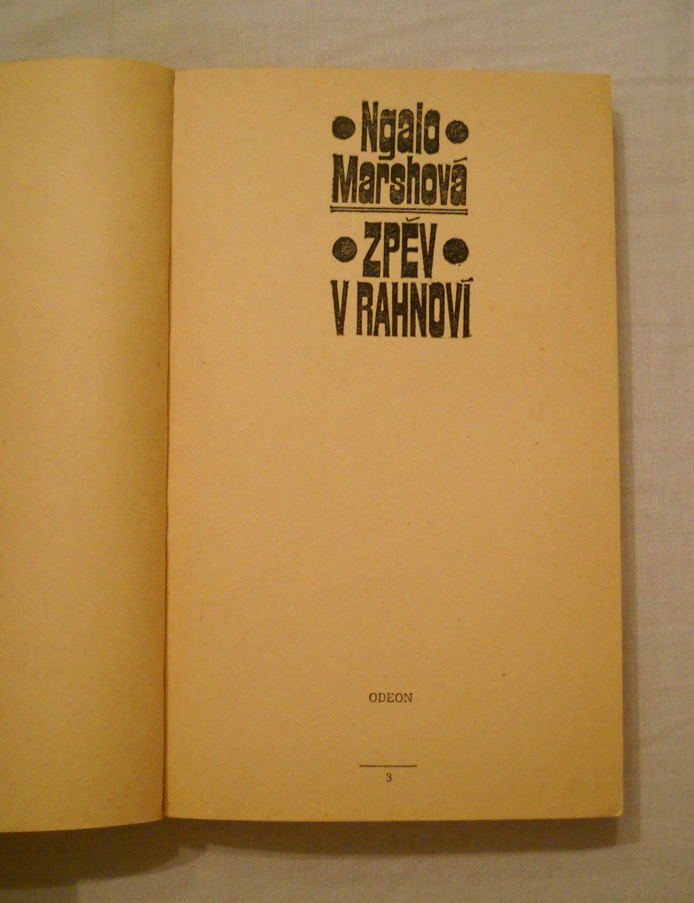Ngaio Marshová - Zpěv v ráhnoví - Odeon 1972