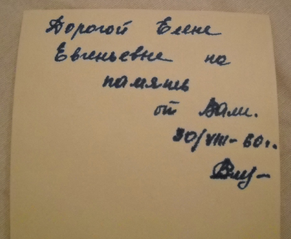 Civilní portrétní fotografie černobílá - slečna v bílém - SSSR 1960