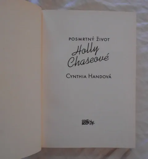 Cynthia Handová - Posmrtný život Holly Chaseové - 2018