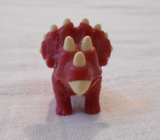 Dětská figurka - Triceratops Kinder Natoons VC099 - 5 cm