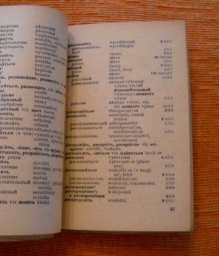 Rusko-český slovník nejdůležitějších slov pro četbu sovětského tisku - 1951