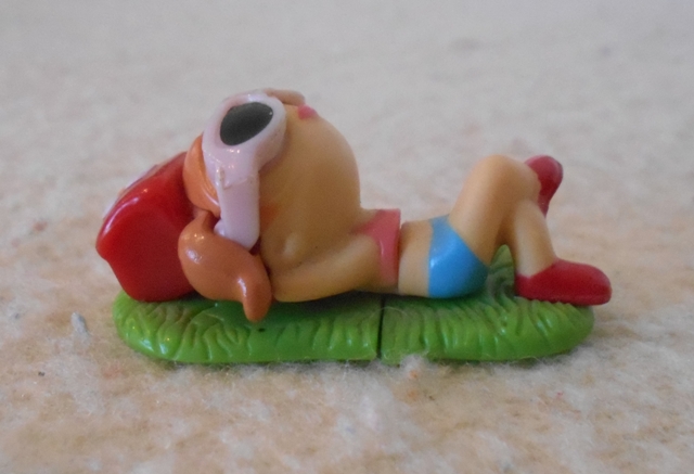 Dětská figurka - Dívka na paloučku - Kinder Surprise - 4,5 cm
