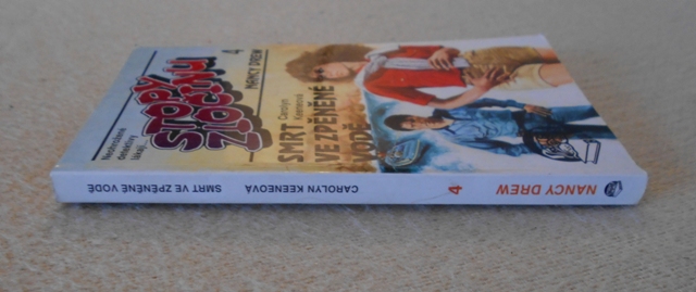 Carolyn Keeneová - Smrt ve zpěněné vodě - Nancy Drew / Stopy zločinu 4 - 1993