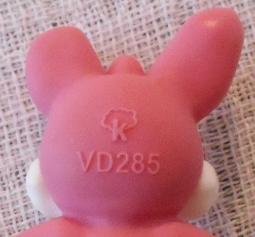 Dětská figurka - Růžový králík Kinder Joy 2024 - 4 cm neúplný/bez pytle