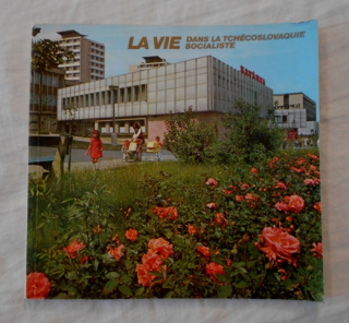 Propagační brožura La Vie Dans La Tchécoslovaquie Socialiste - 1984 / francouzsky /